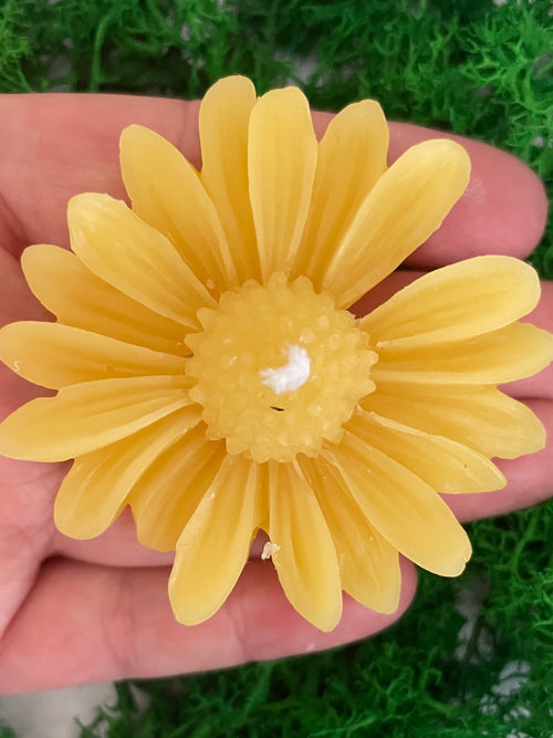 Flower Pure Beeswax Candle (Natural or Charcoal) - EirHolt